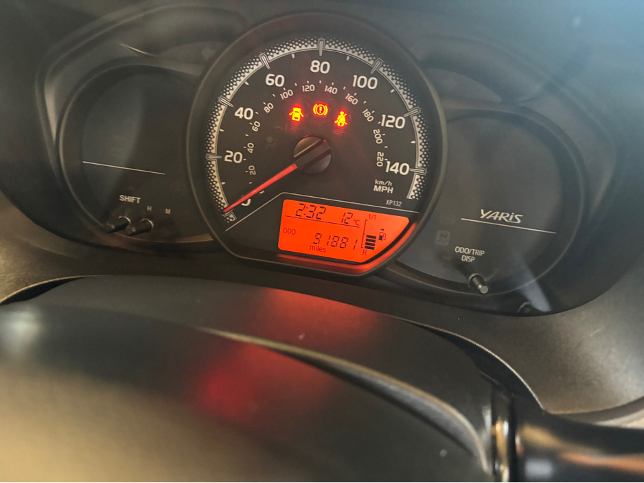 2015 Toyota Yaris - image 11