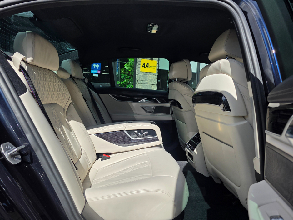 2022 BMW 7 Series - image 22