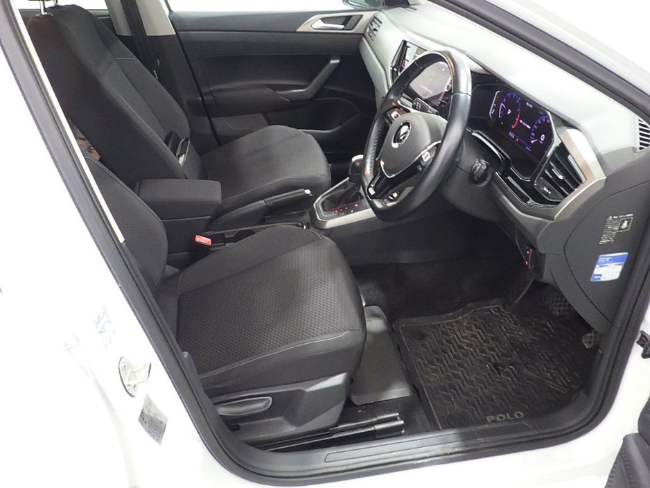 2021 Volkswagen Polo - image 4
