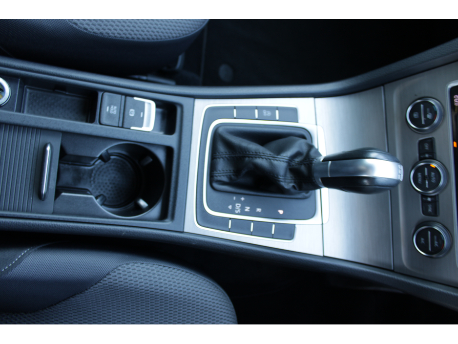 2016 Volkswagen Golf - image 14