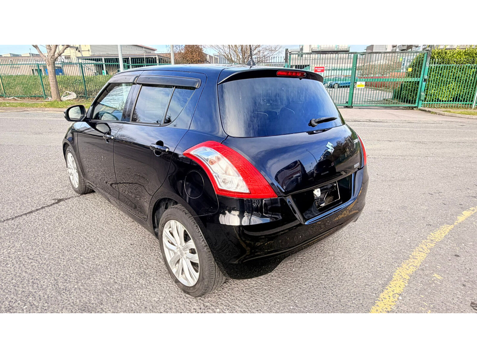 2014 Suzuki Swift - image 9