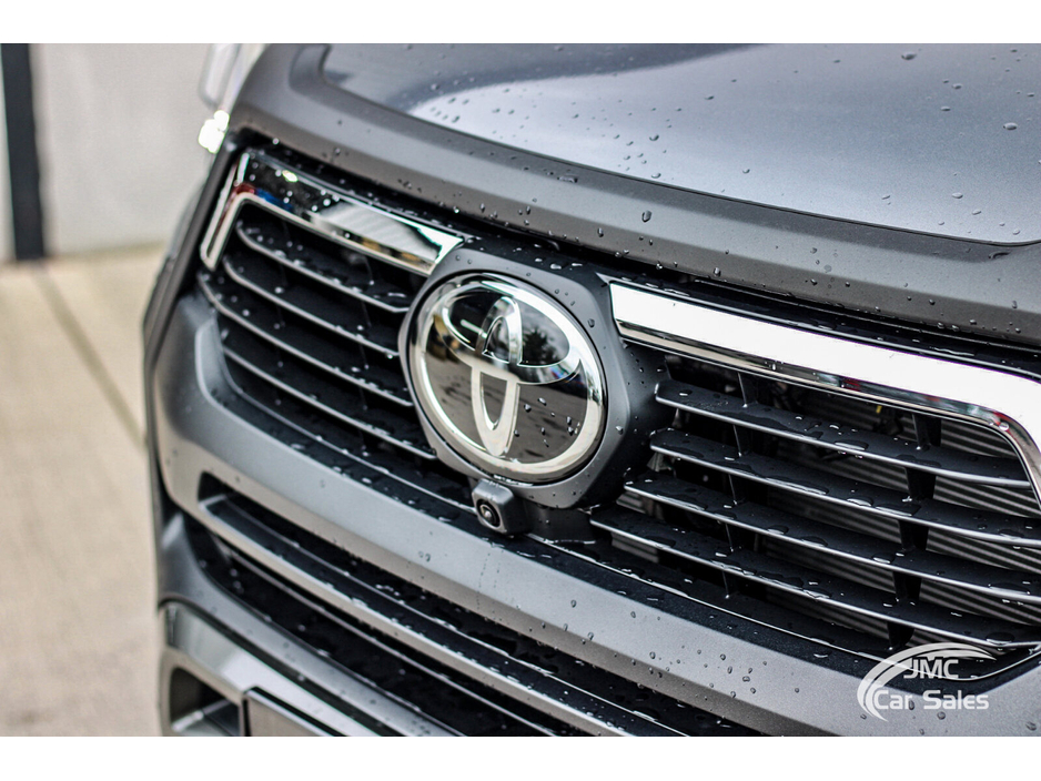 2026 Toyota Hilux - image 3