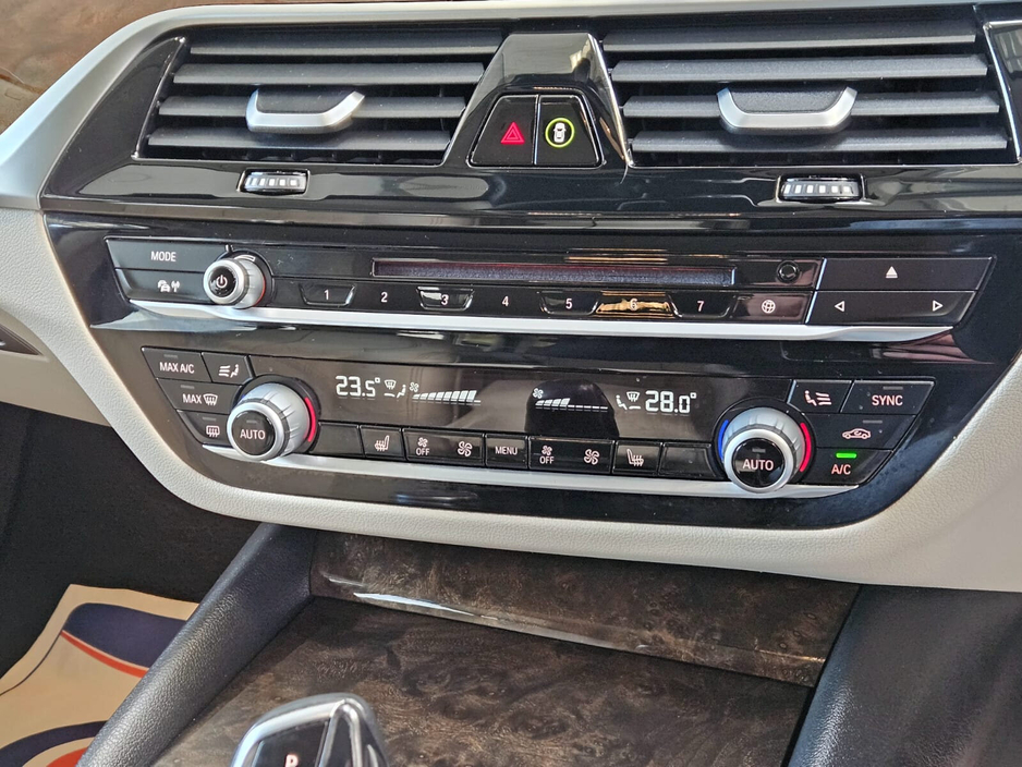 2018 BMW 5 Series - image 12