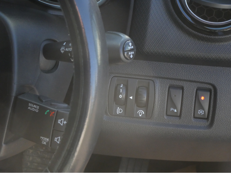 2016 Renault Clio - image 8