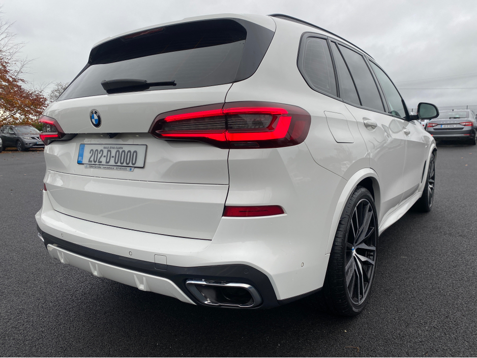 2020 BMW X5 - image 6