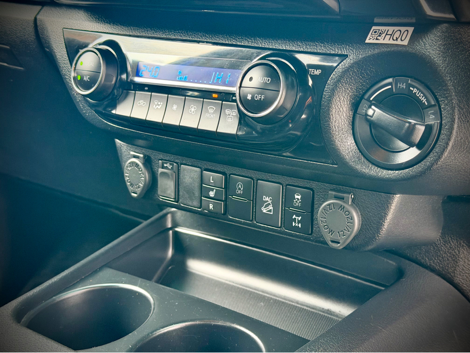 2023 Toyota Hilux - image 21