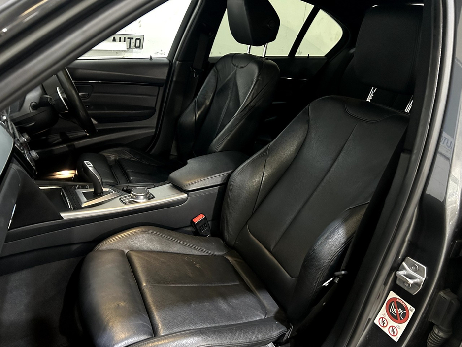 2017 BMW 3 Series - image 8