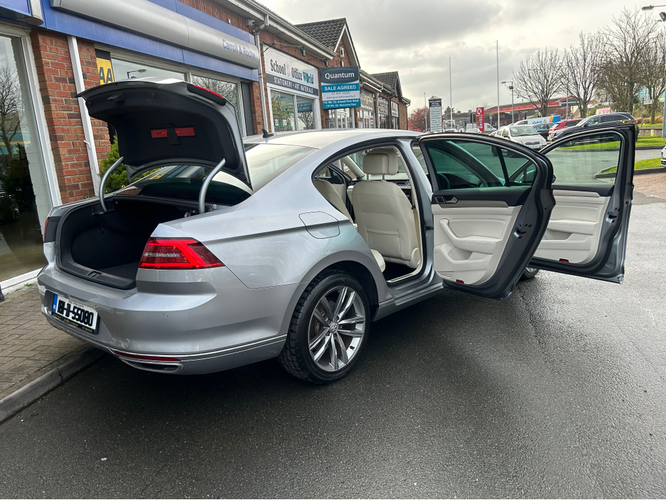 2018 Volkswagen Passat - image 33