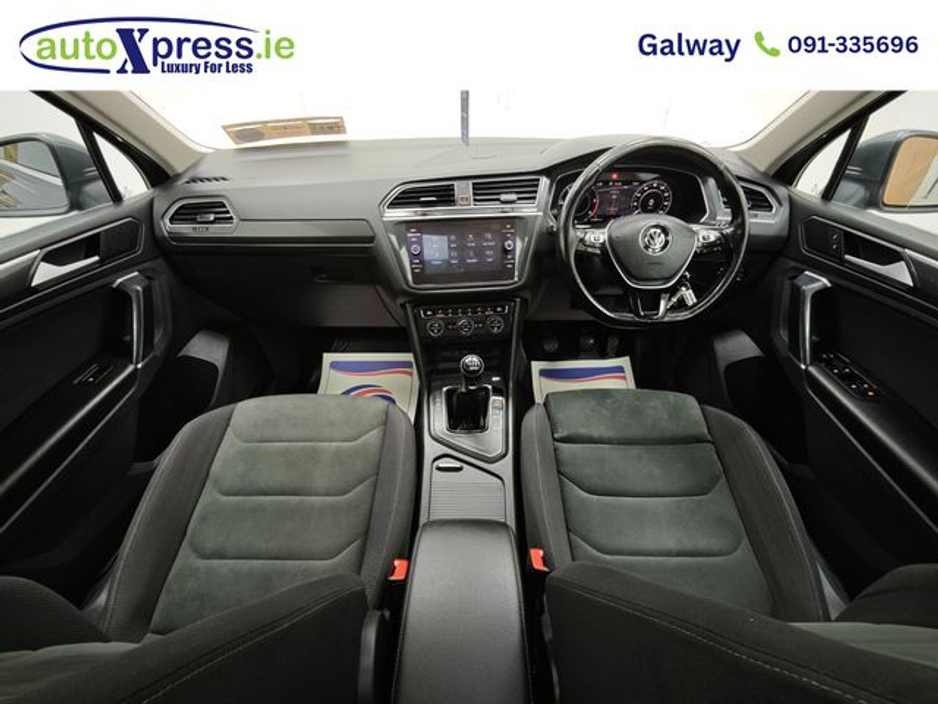 2017 Volkswagen Tiguan - image 2