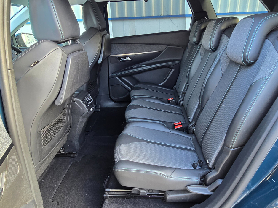 2022 Peugeot 5008 - image 18
