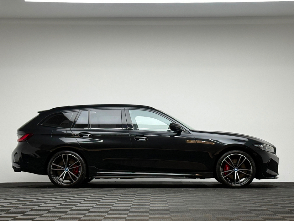 2024 BMW 3 Series - image 8