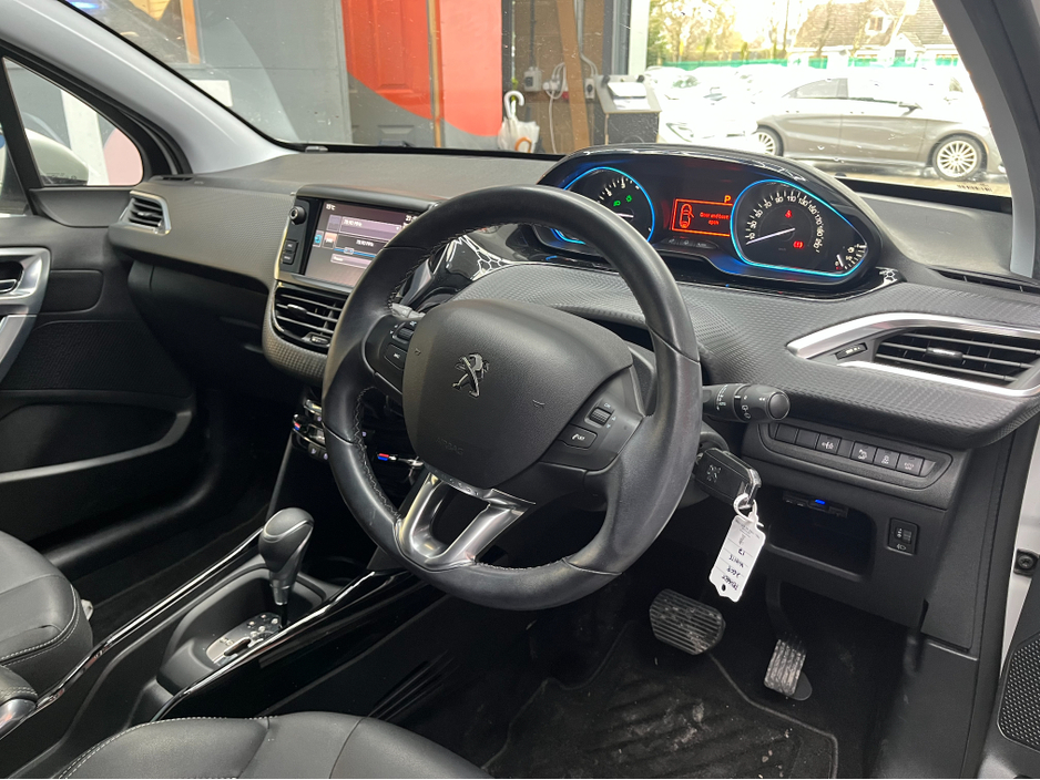 2017 Peugeot 2008 - image 8