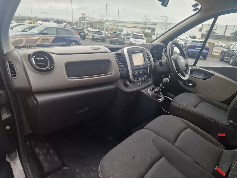 2018 Nissan NV300 - image 7