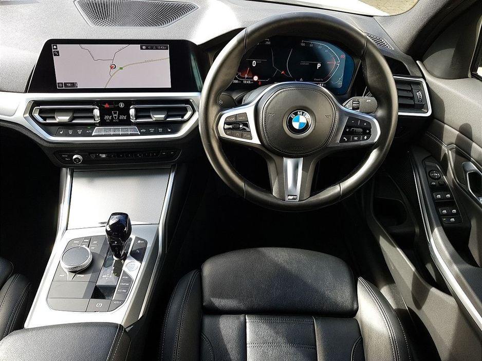 2022 BMW 3 Series - image 5
