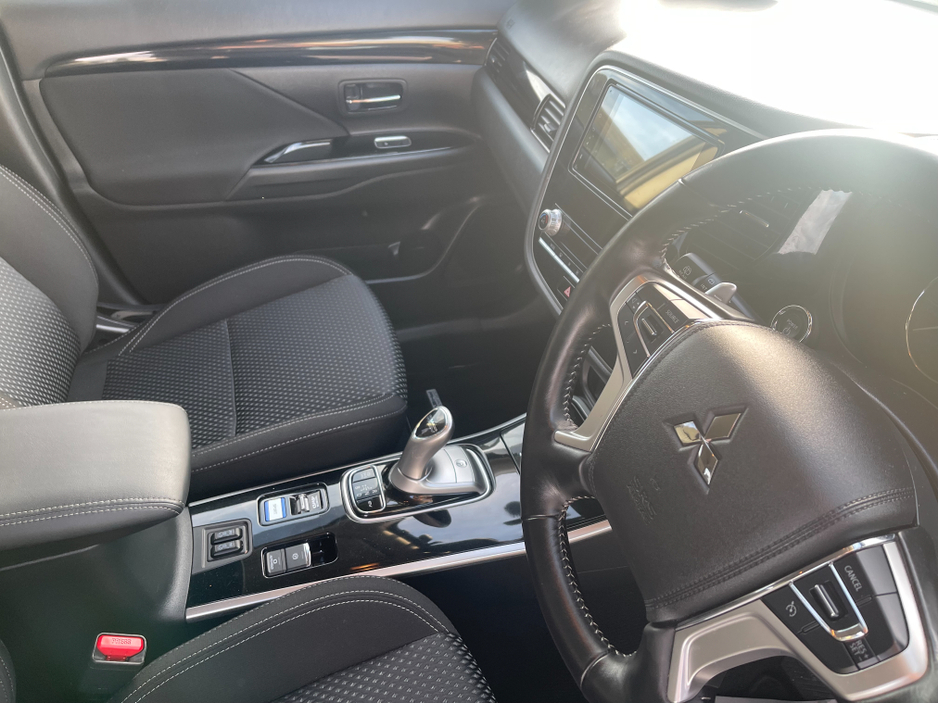 2020 Mitsubishi Outlander HYBRID 2.4 PHEV AUTOMATIC 5DR MODEL  www.bolandscarcentre.ie €22,900
