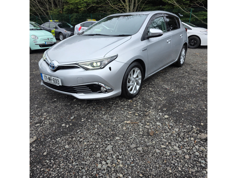 2017 Toyota Auris Hybrid €15,950