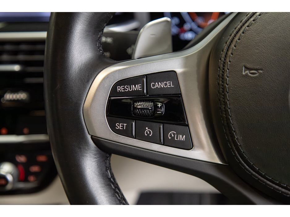 2022 BMW 5 Series - image 15