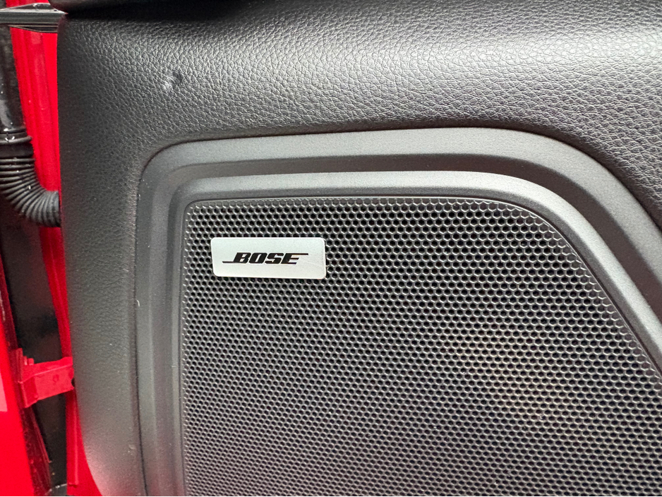 2017 Porsche Macan - image 17