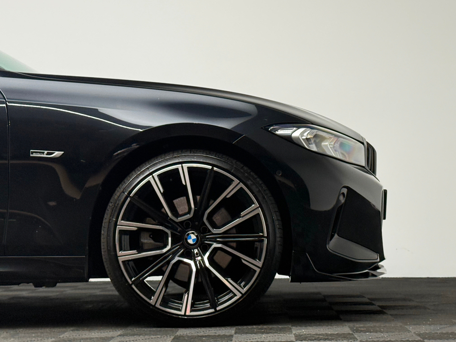 2023 BMW 3 Series - image 9