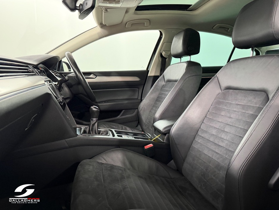 2017 Volkswagen Passat - image 12