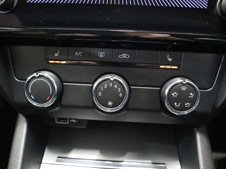 2020 Skoda Octavia - image 23
