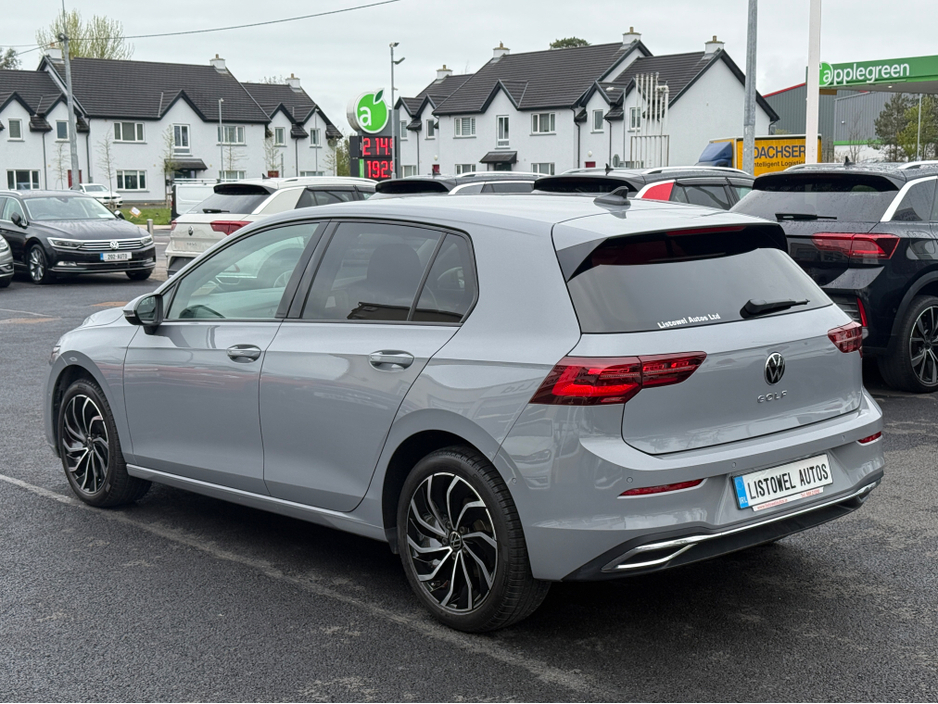 2022 Volkswagen Golf - image 7