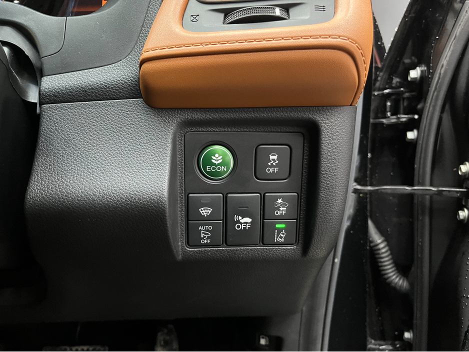 2017 Honda Vezel €17950! 2017 HONDA VEZEL HYBRID Z SENSING 1.5 AUTOMATIC / CRUISE CONTROL / REVERSE CAMERA / HEATED SEATS €17,950