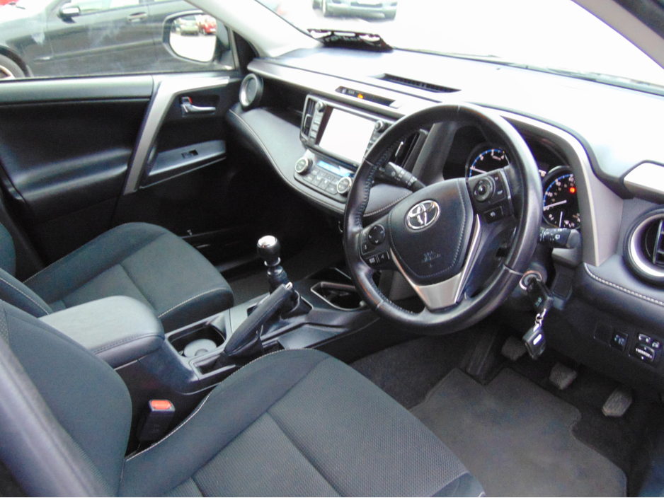 2016 Toyota Rav4 - image 13