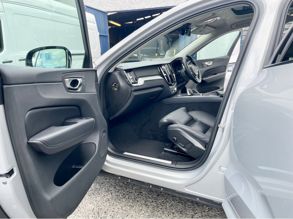 2023 Volvo XC60 - image 31