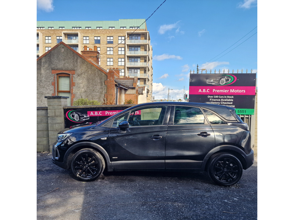 2022 Opel Crossland - image 3