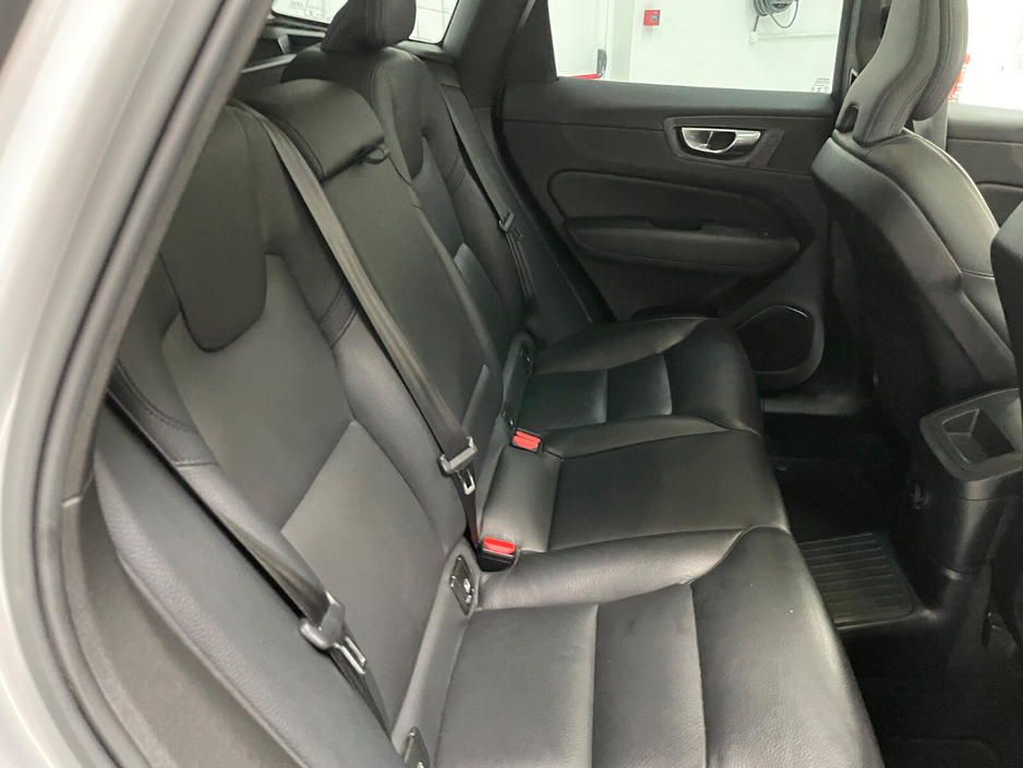 2023 Volvo XC60 - image 10