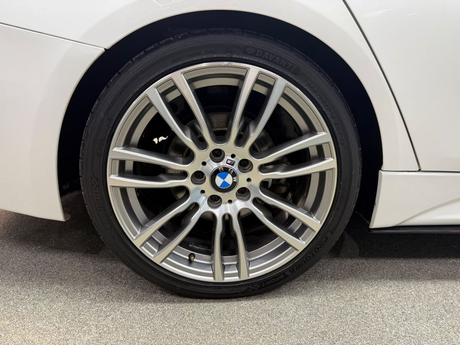 2016 BMW 3 Series - image 19