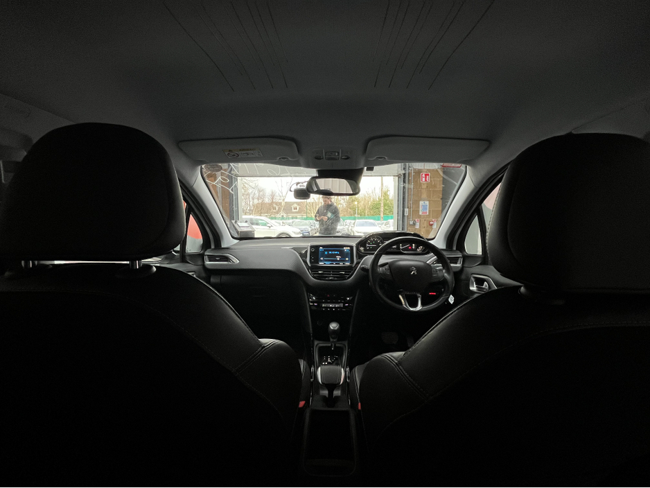 2019 Peugeot 2008 - image 13