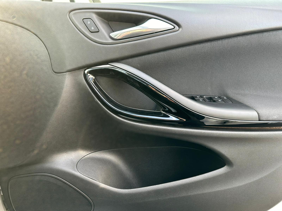 2018 Opel Astra - image 28