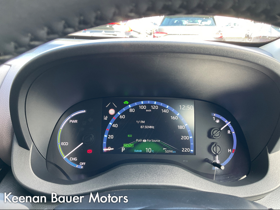 2023 Toyota Yaris - image 18