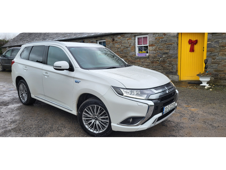 2020 Mitsubishi Outlander 2.4 DYNAMICS PHEV 221 €22,750