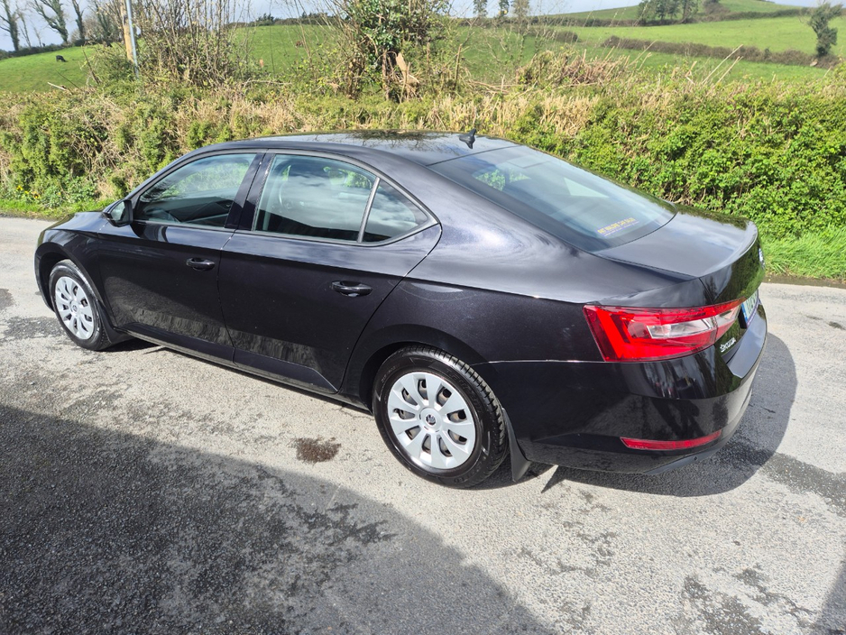 2017 Skoda Superb - image 6