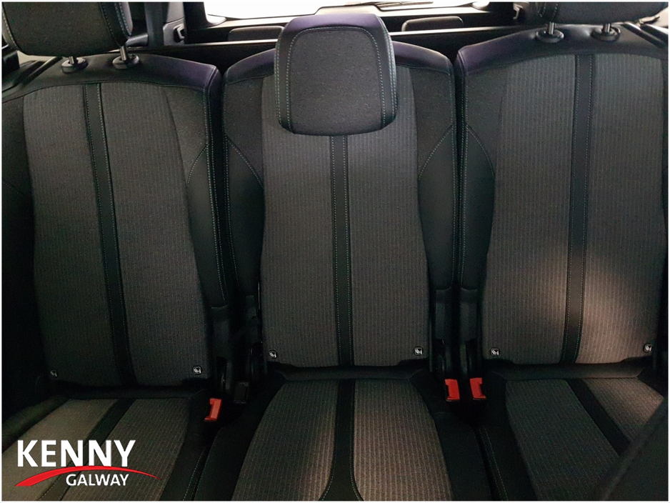 2024 Peugeot 5008 - image 12