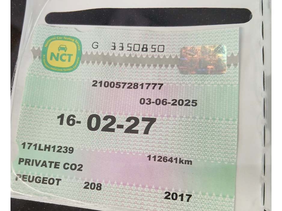 2017 Peugeot 208 - image 6