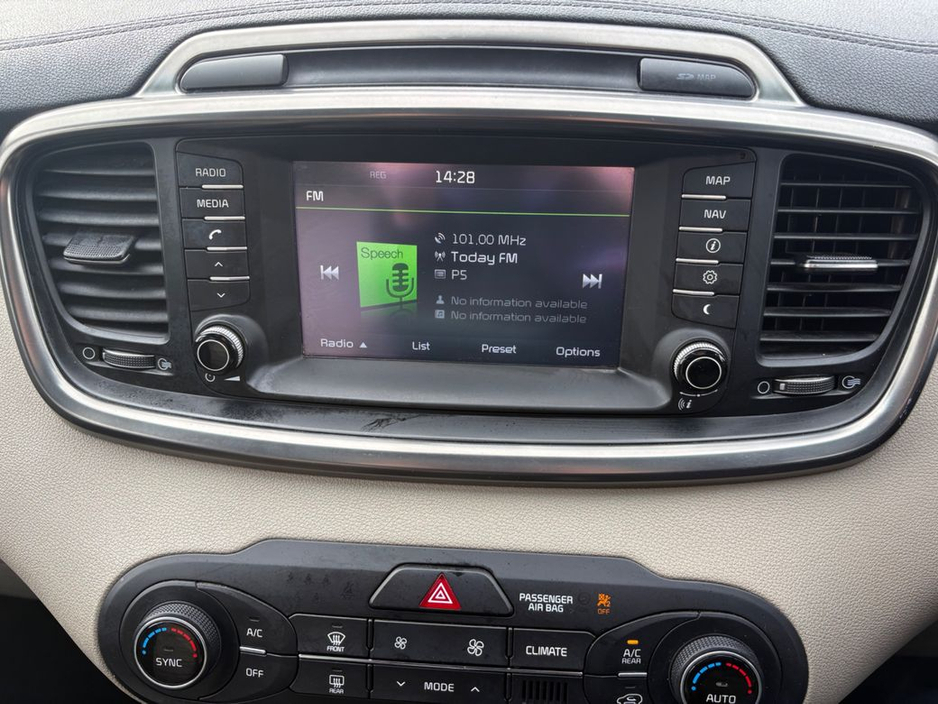 2016 Kia Sorento - image 13