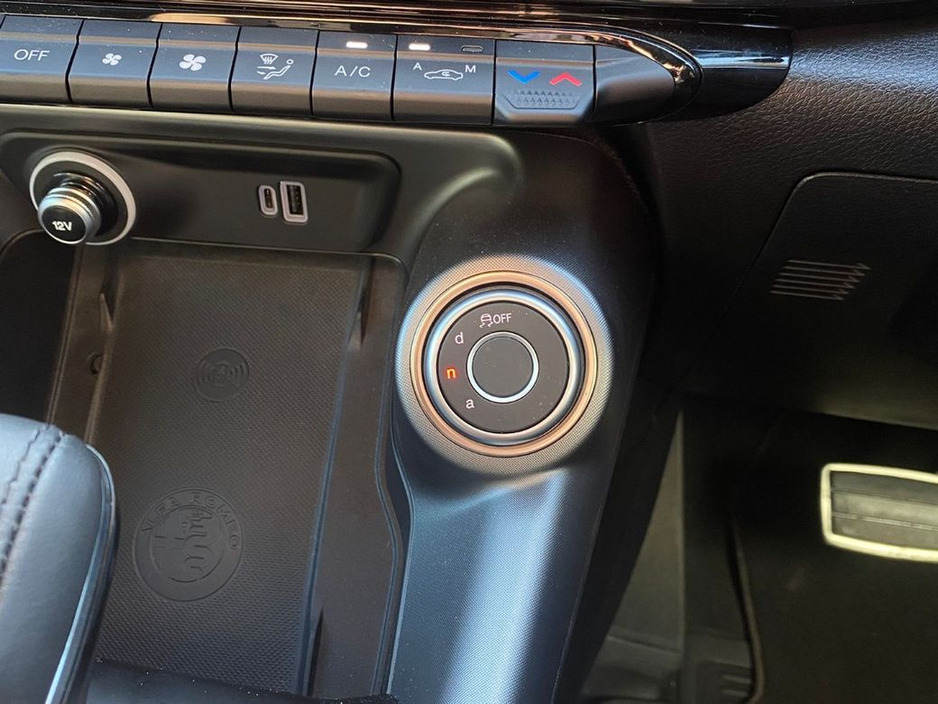 2025 Alfa Romeo Tonale - image 28