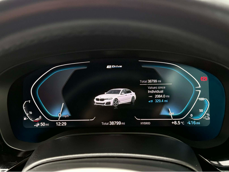 2022 BMW 5 Series - image 5