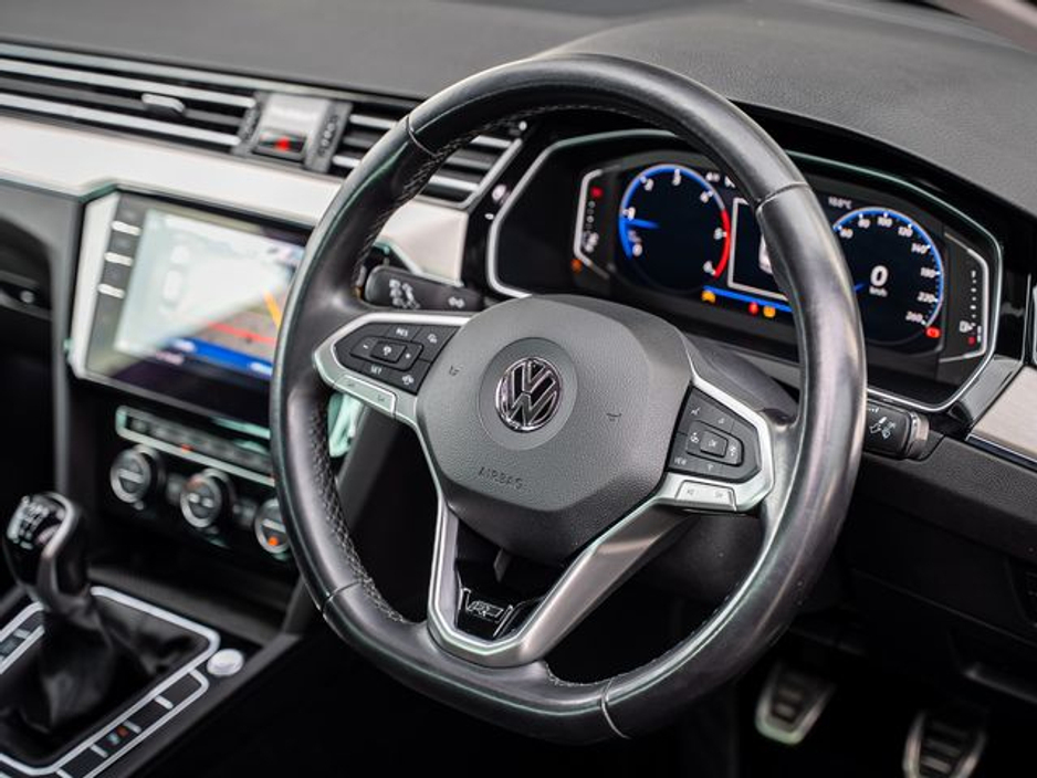 2020 Volkswagen Passat - image 8