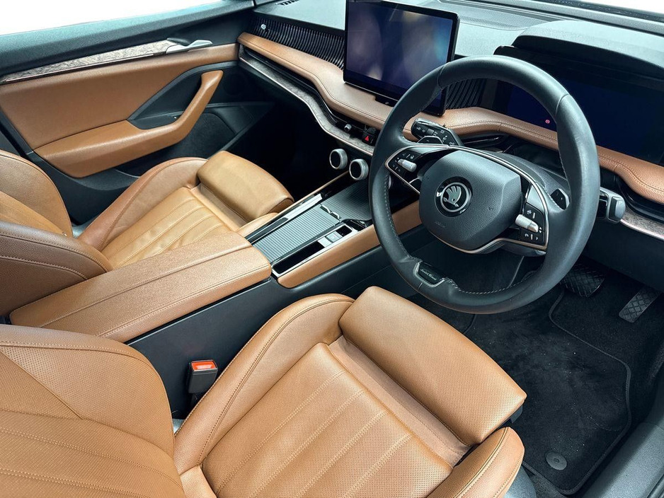 2025 Skoda Superb - image 6