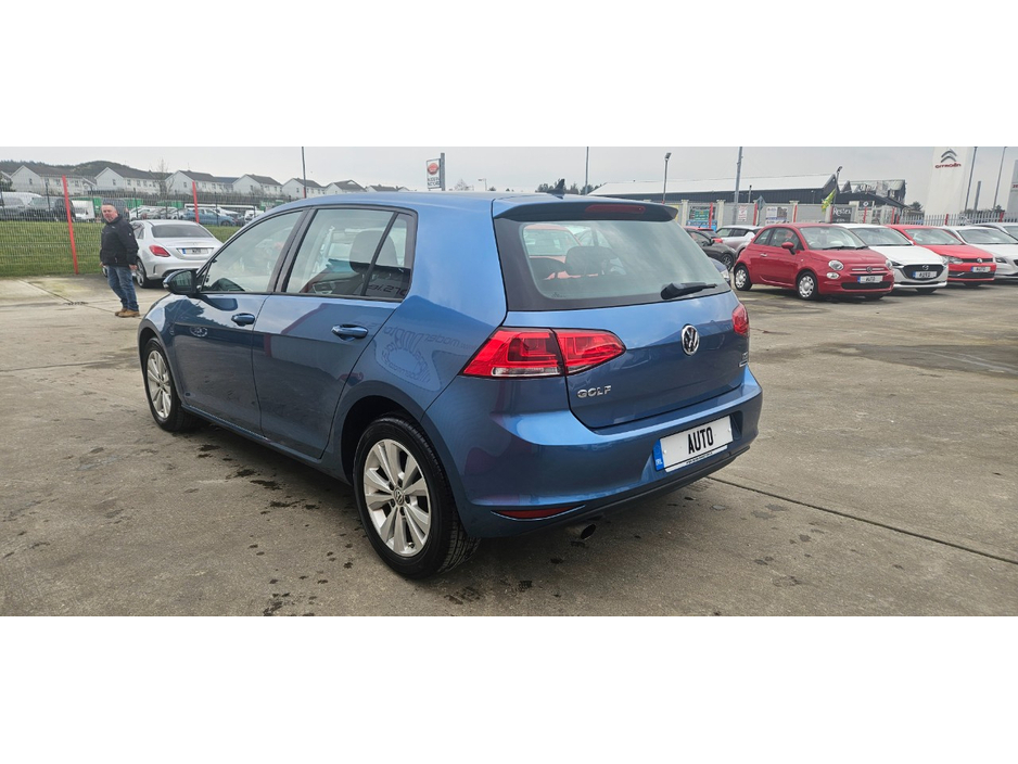 2015 Volkswagen Golf - image 14
