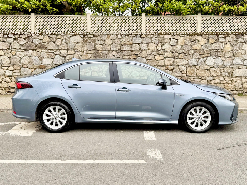 2020 Toyota Corolla - image 3