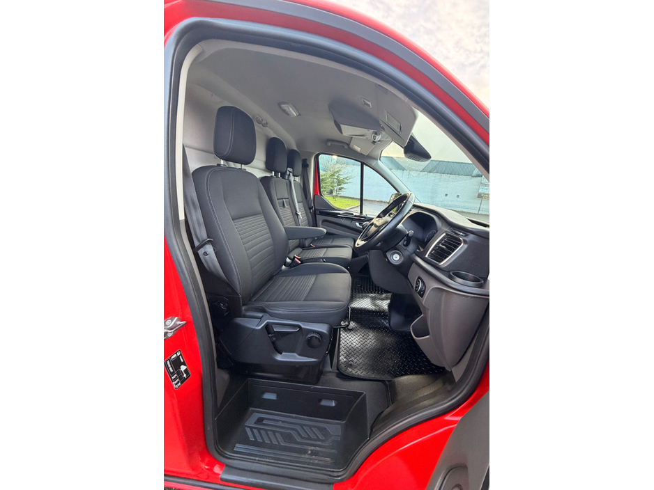 2021 Ford Transit Custom - image 4