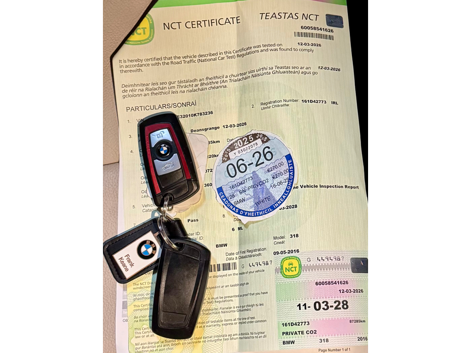 2016 BMW 3 Series - image 24