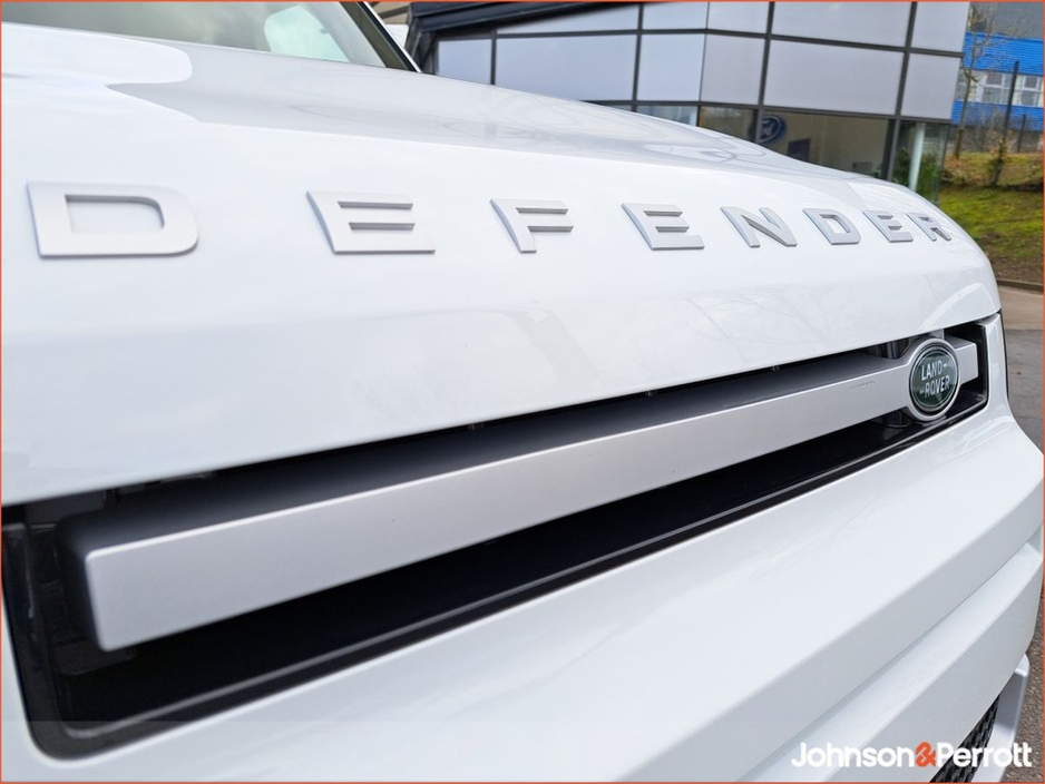 2025 Land Rover Defender - image 30
