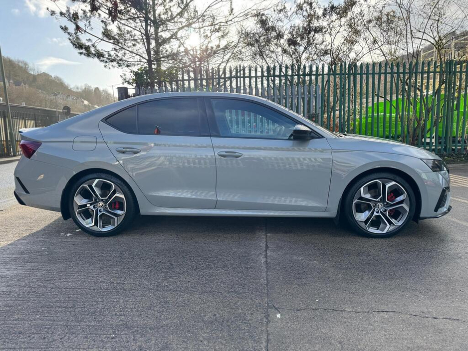2021 Skoda Octavia - image 4